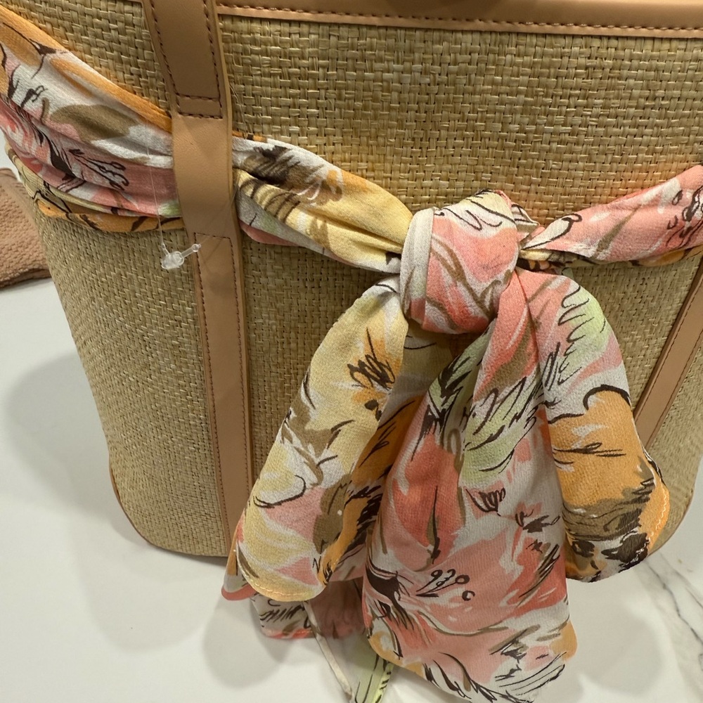 Ann Taylor LOFT woven small tote - Picture 3 of 10